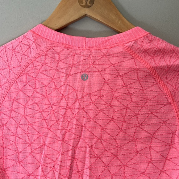 Lululemon Swiftly Tech Short Sleeve Sz 4 - Picture 4 of 10